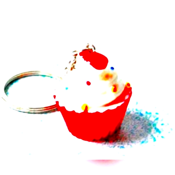 🆕️Boutique Resin Cupcake 🧁 and Metal Charm Keychain/ Purse Charm - Picture 1 of 6